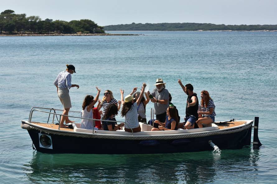 Rade Šerbedžija silno  se veseli  ploviti na svom brodu Draganu