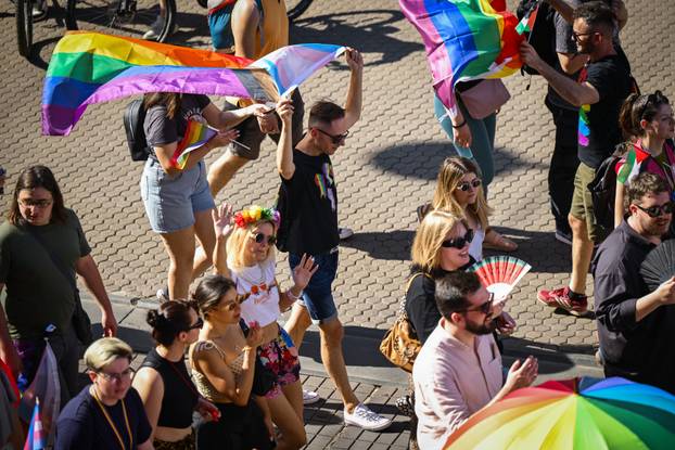 Zagreb: 24. Povorka ponosa LBGTIQ zajednica "Puna usta ponosa" prolazi centrom grada