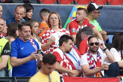 Rotterdam: Obitelj Modrić na tribinama uoči početka susreta Hrvatske i Španjolske u finalu Lige nacija
