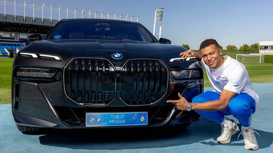 Mbappé poput Livaje: Evo zašto ne smije voziti skupocjeni BMW