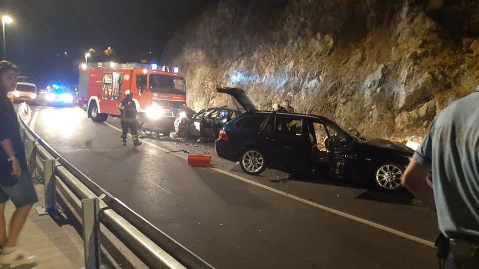 Krš i lom kod Dubrovnika. Troje ozlijeđenih u sudaru dva auta: 'Zabio se u auto ispred mene'