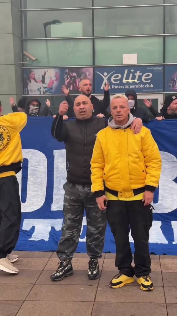 VIDEO 24SATA U ZENICI Dresove, zastave nude ispod cijene, stigla i Dubioza: 'Take me to America'