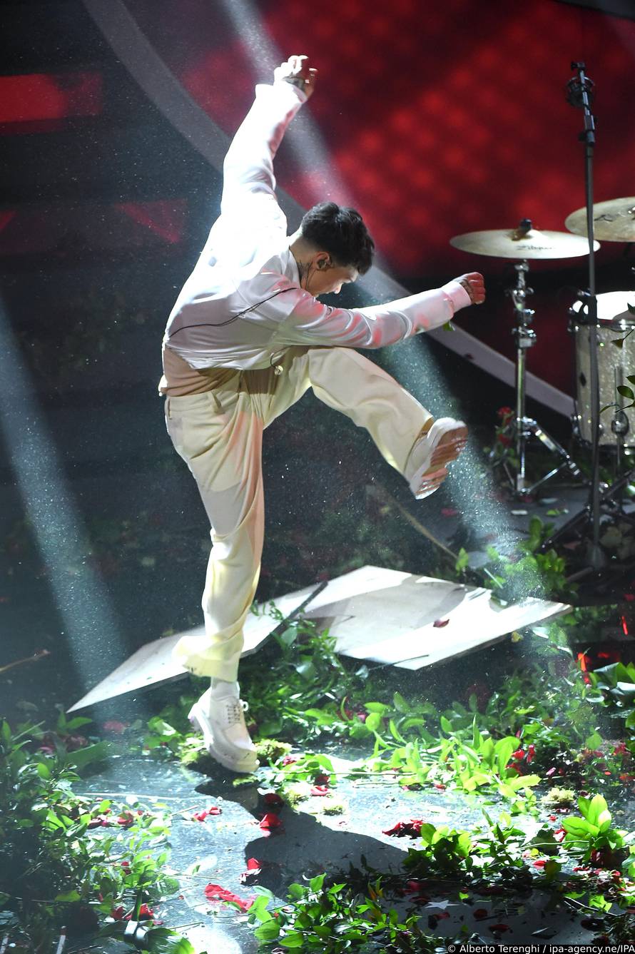 Sanremo, 73rd Italian Song Festival, Early Evening