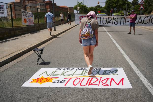Anti-tourism activists launch coordinated protests in Spain, Portugal and Italy