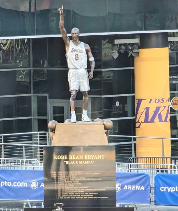 FOTO Ronaldo, jesi to ti? Ovo su najčudniji spomenici sportaša