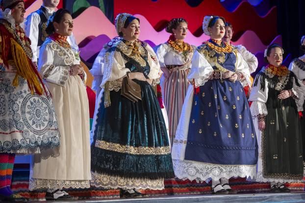 Županja: U sklopu 59. Šokačkog sijela održana Revija narodnih nošnji zlatara