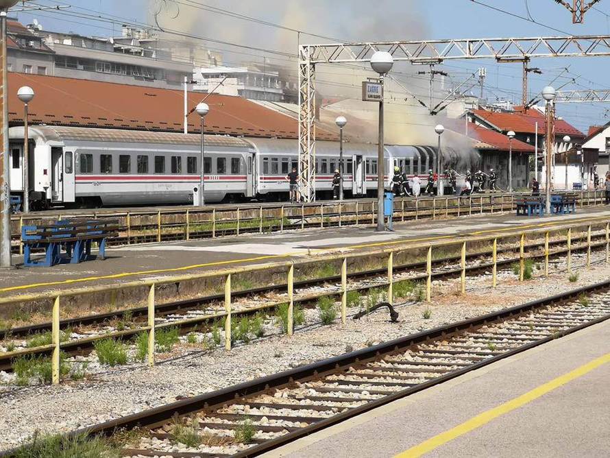 Ugasili vagon koji se zapalio na Glavnom kolodvoru u Zagrebu