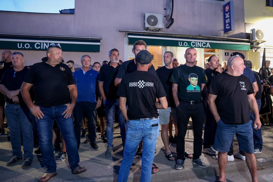 Benkovac: Prosvjed branitelja protiv festivala Nosi se