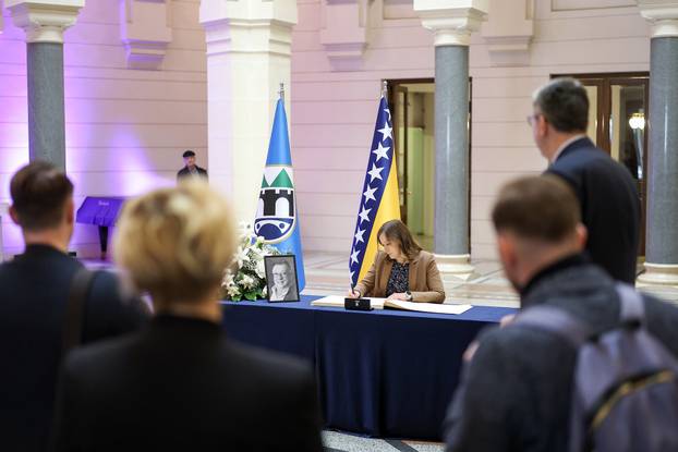 Sarajevo: Otvorena knjiga žalosti povodom smrti Halida Bešlića