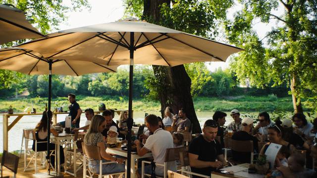 Beach bar na samo 45 minuta od Zagreba? Snackhouse Oz je novo hit mjesto ovog ljeta