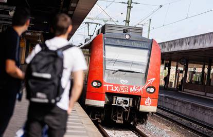 Karta za vlak od 9 eura Nijemce nije privukla da se ostave vozila