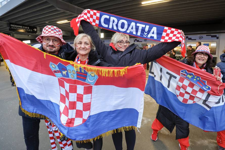 Herning: Navijači očekuju početak utakmice Hrvatska i Njemačka u polufinalu EHF Europskog prvenstva