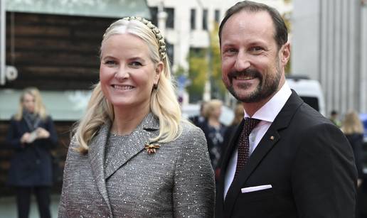Norve&scaron;ka princeza Mette-Marit jedva di&scaron;e, princ Haakon zbog nje se hitno vratio iz Japana
