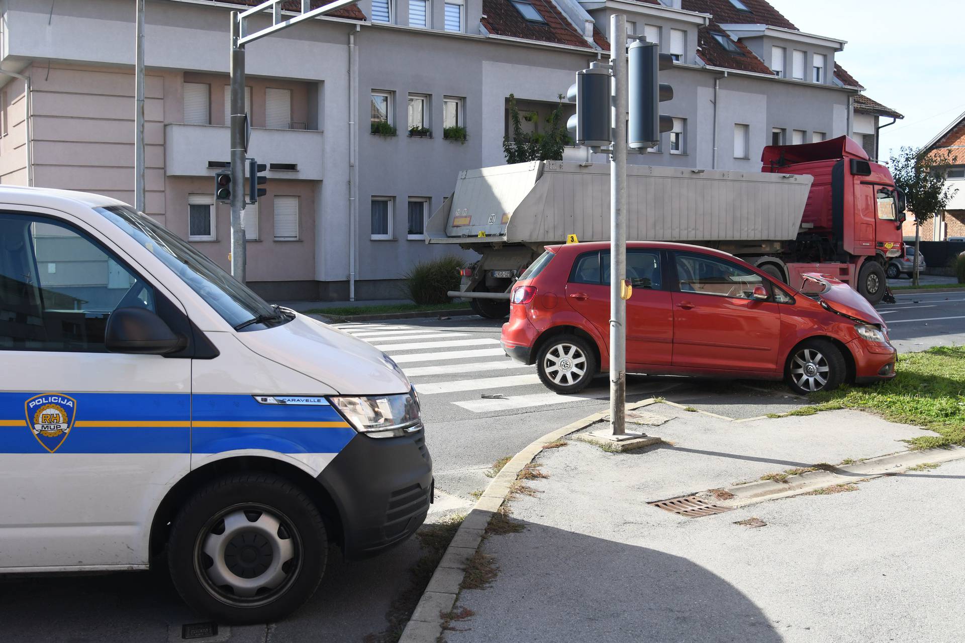 Bjelovar: Dvije osobe ozlijeđene u sudaru automobila i kamiona