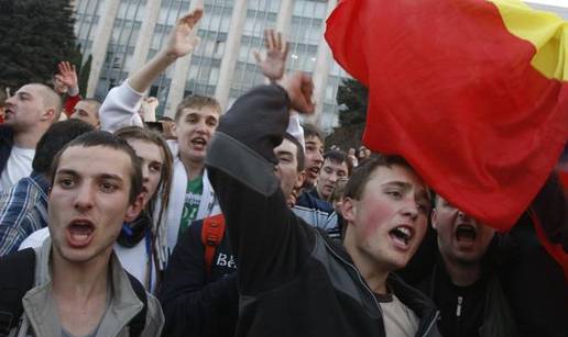 Prosvjednici nezadovoljni izborima napali policiju