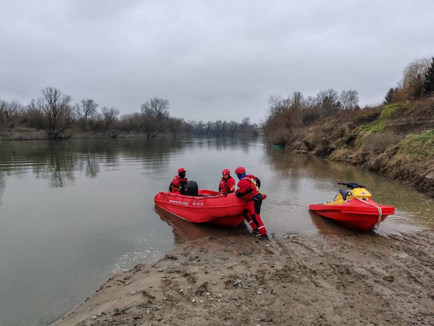 Potraga za curicom u Savi se nastavila, sve službe na terenu