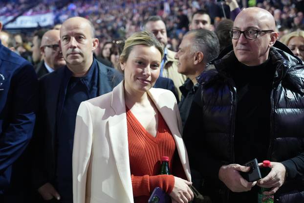 U Beogradskoj Areni održan je skup Srpske napredne stranke "Srbija - naša obitelj"