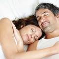 Što zapravo znači kada partner utone u san brzo nakon seksa?