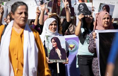 U Iranu i dalje prosvjeduju zbog ubijene djevojke Mahse Amini: Vlasti privele 18 novinara