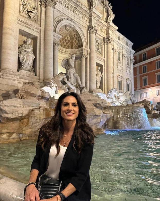 FOTO Slavna tenisačica prkosi godinama. Zavela Trumpa, a sad ljubi 18 godina mlađeg?