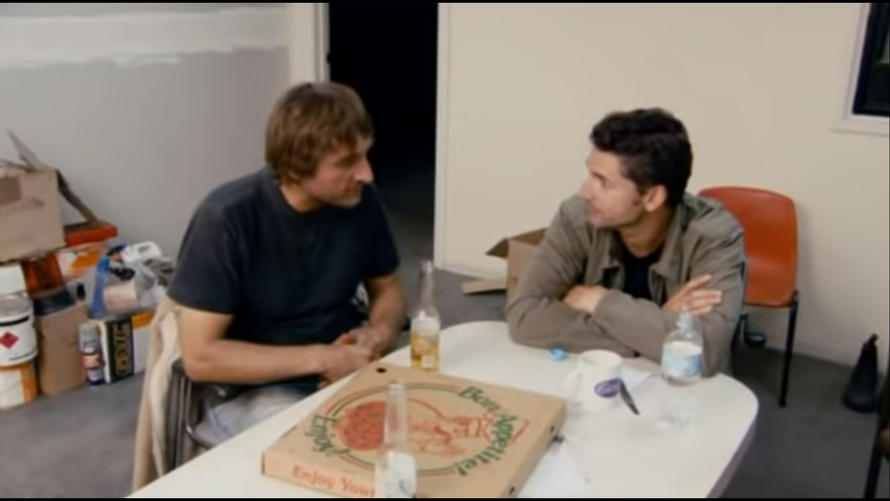 Odrastao je s glumcem Ericom Banom, snimao i s Clarksonom