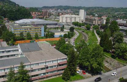 Tuzla: Staricu zdrobio betonski blok 