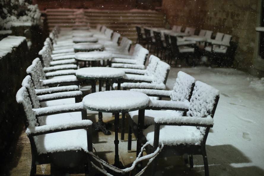 Snijeg zabijelio Sinj