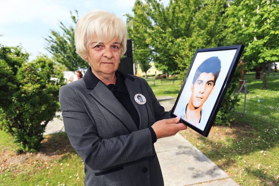 Damira (19) je ranio hitac iz snajpera i više se nije vratio