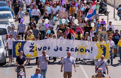 FOTO U Splitu je danas bio četvrti Hod za život, centrom prošetale na stotine ljudi