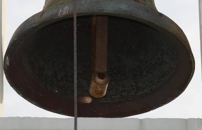 Francuska: Ne može spavati - zvona zvone 564 puta danju i oko 160 puta tijekom noći