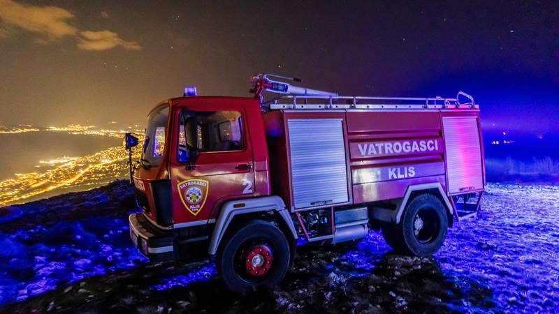 Buknuo požar na Braču