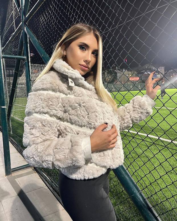 FOTO Tursku sutkinju zbog seks skandala izbacili iz nogometa. Pogodite čime se sada bavi...