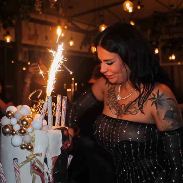 FOTO Tukla se sa ZET-ovcem, a sad je opet uhićena! Evo s kojim Hrvatom je posebno bliska...