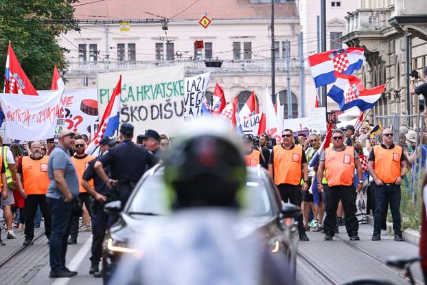 Zagreb: Veliki prosvjed u Zagrebu zbog zagađenja i opasnog otpada u Lici