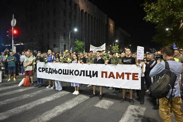 Beograd: Komemorativna šetnja povodom 10 mjeseci od pada nadstrešnice na željezničkoj stanici u Novom Sadu