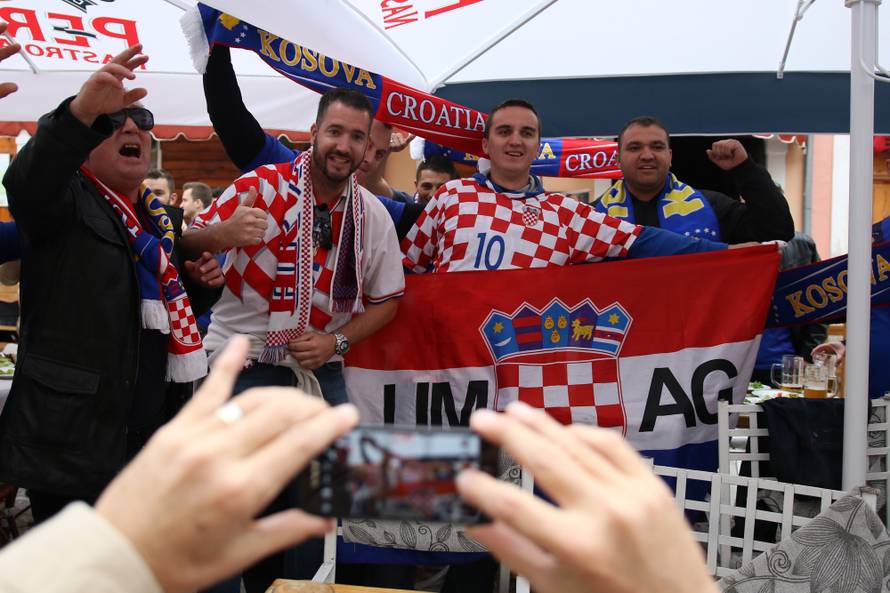 VIDEO Idila: Hrvati i Kosovari zagrljeni pjevaju na ulicama