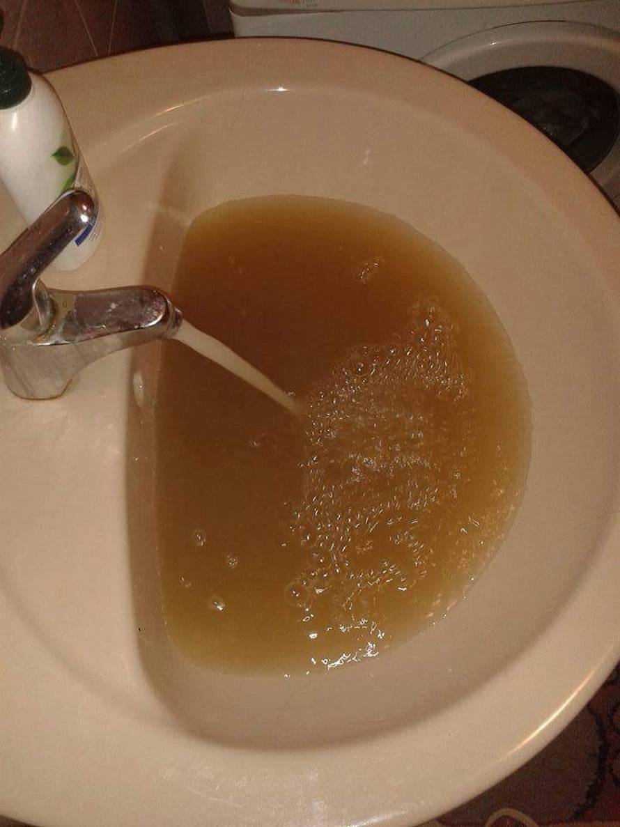 Vodu moraju kupovati: Plaćaju račune, a iz slavine curi mulj