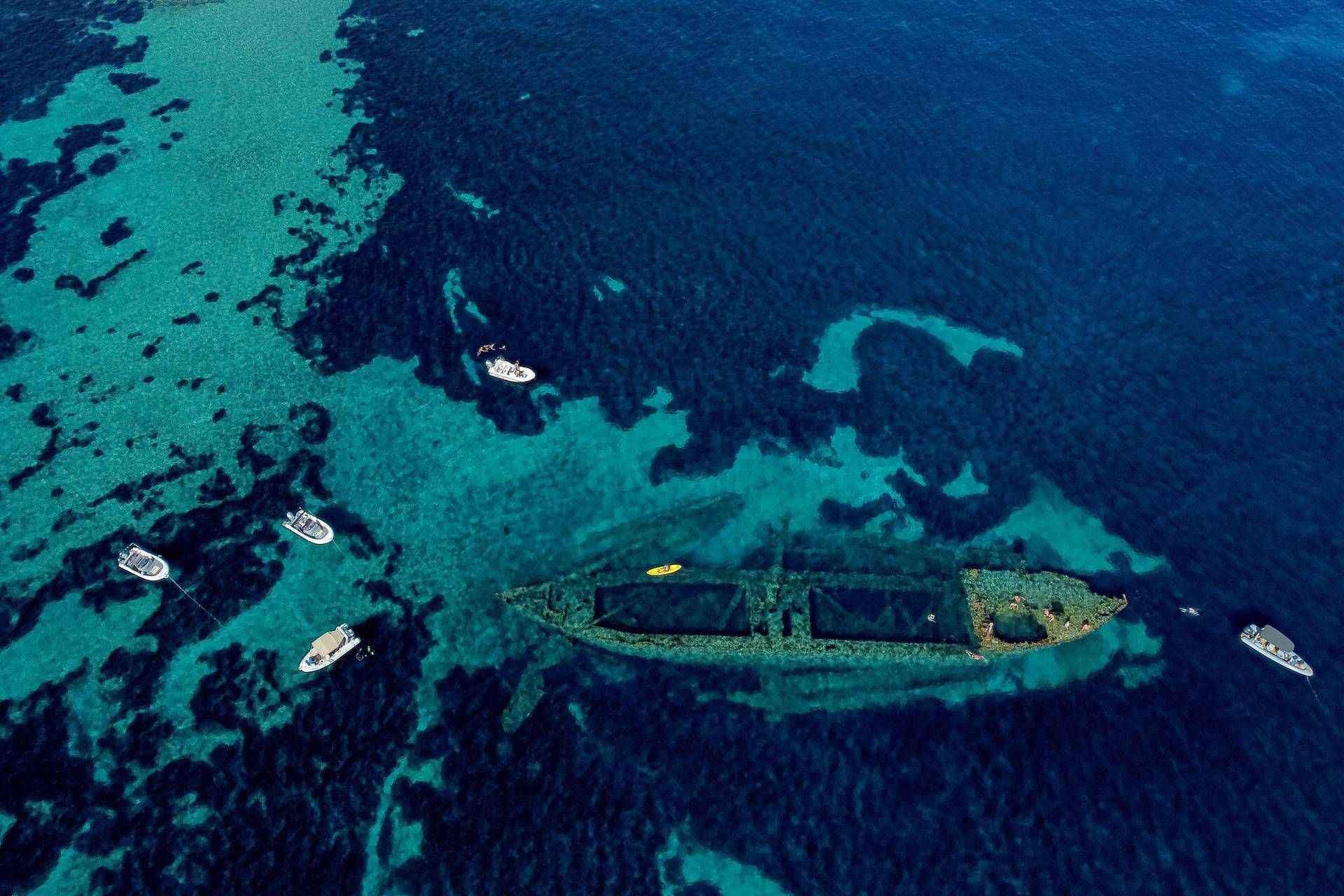 Kod Dugog otoka leži olupina talijanskog broda koja skriva tajnu staru četiri desetljeća