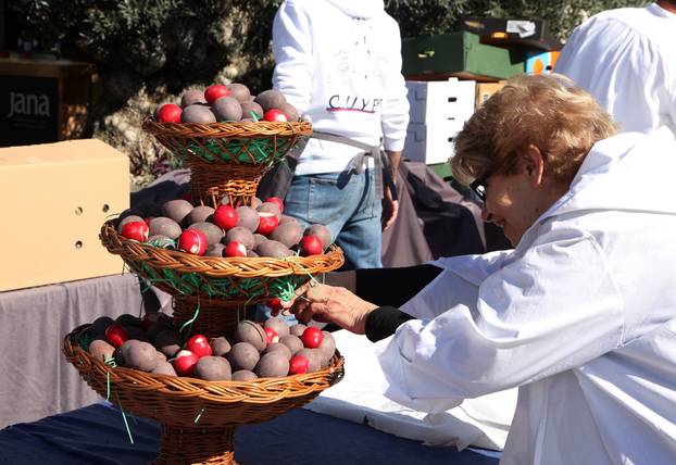 Šibenik: Podjela hrane na uskršnji ponedjeljak