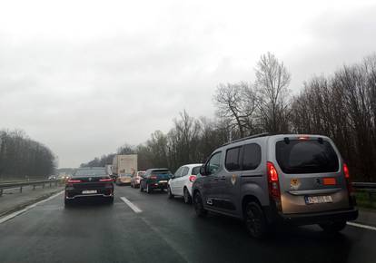 Velike gužve na autocesti A3 između čvora Novska i Okučani zbog teške prometne nesreće s dvoje mrtvih