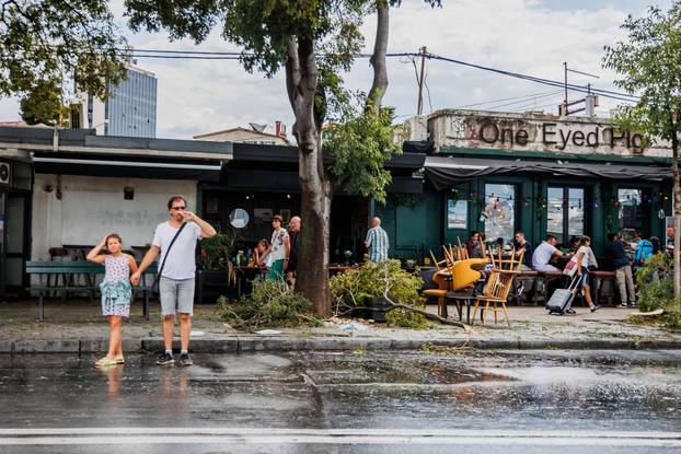 Nevrijeme poharalo Split, vatrogasci imaju pune ruke posla