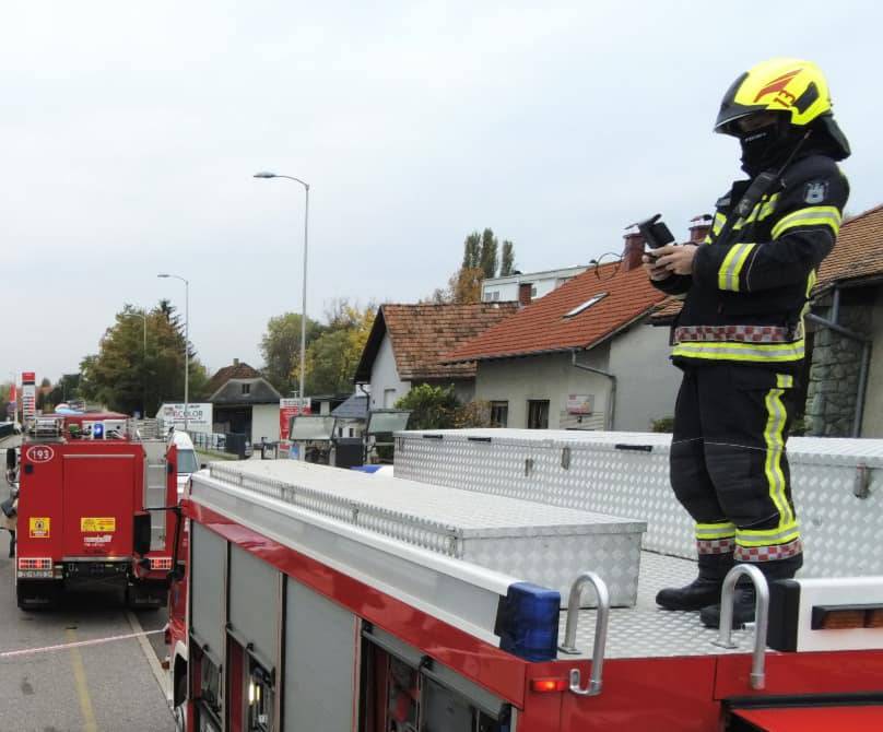 Zeleni dim u Novom Zagrebu: Vatrogasci su intervenirali u posebnim zaštitnim odijelima