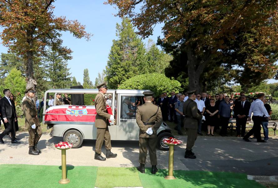 Zagreb: Pogreb Predraga Freda Matića na Mirogoju