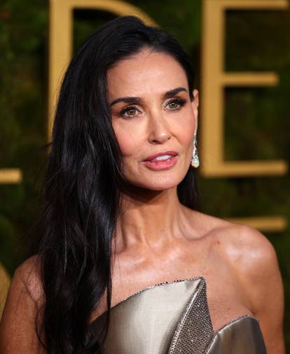 Kao da joj je 20! Demi Moore plijenila mladolikim izgledom: Ovako se mijenjala kroz godine