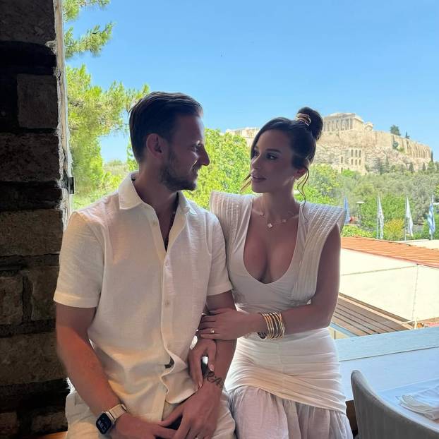 FOTO Dok Split čeka, obitelj Rakitić uživa u grčkoj idili...