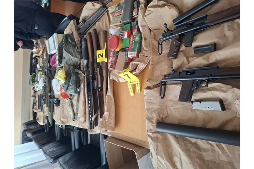 FOTO Ogromna zapljena oružja u Slavoniji: Troje ljudi uhićeno. 'Ovako nešto nismo dugo imali'