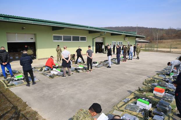 Ministar Anušić i general Kundid na prvom danu TVO-a na Slunju