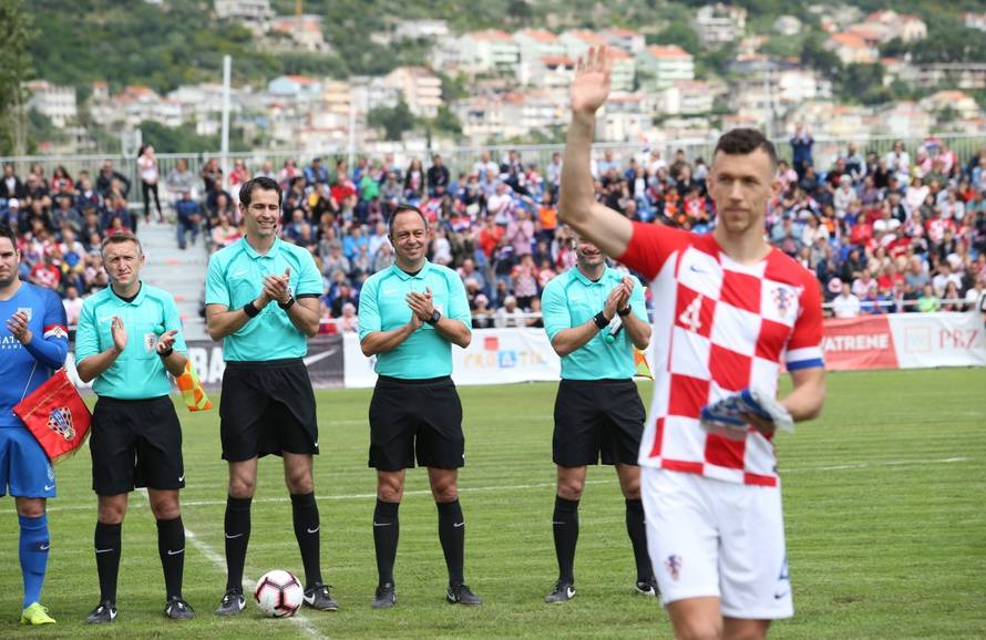 Prijateljska utakmica Hrvatske nogometne reprezentacije i NK OmiÅ¡ povodom 100 godina istoimenog kluba