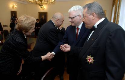 Josipović: Ne stoji izjava biskupa da je vlast nenarodna