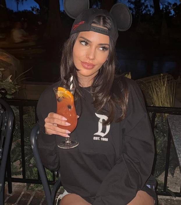 FOTO Svojim seksi tijelom mami nevjerne muškarce i onda ih javno razotkriva: 'Prijete mi'